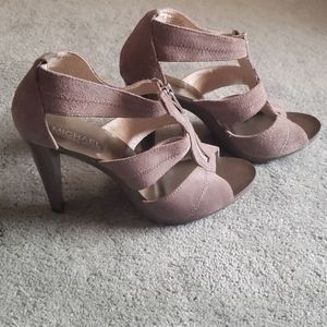 EUC Michael Kors Sz 7.5 tan suede heels w/ zipper